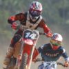 motoren op motorcross en muziekfestival zwarte cross